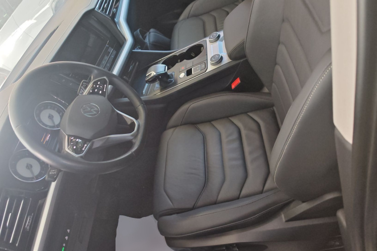 Volkswagen Touareg 2020 car image #15