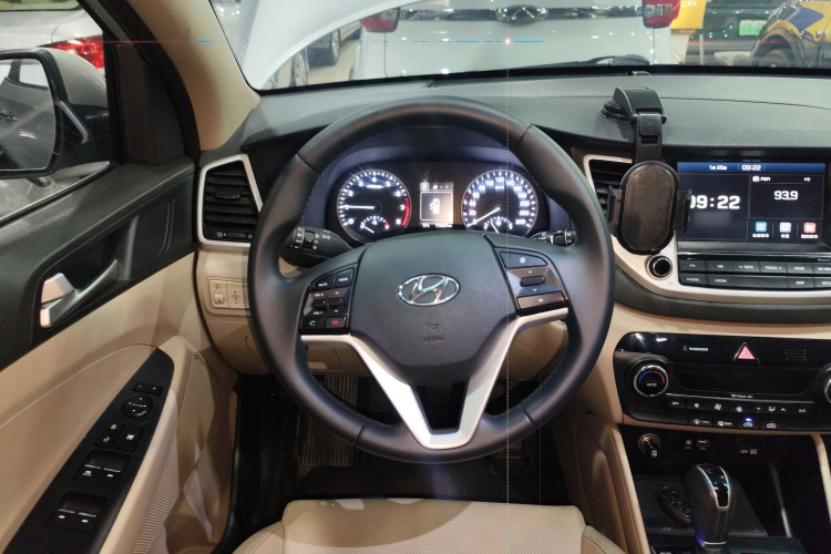 Hyundai Tucson 2017 car image #15