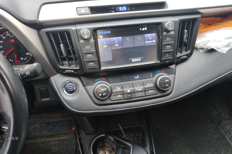 Toyota RAV4 2018 car image #15