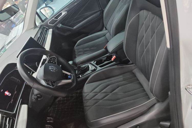 Volkswagen Tiguan L 2023 #15 Volkswagen Tiguan L 2023 car image #15
