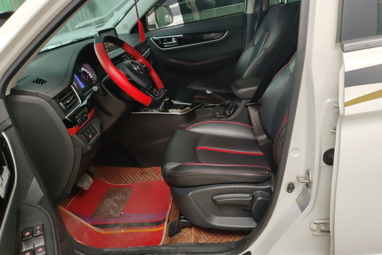 Forthing JOYEAR X5 2017 صورة سيارة #15