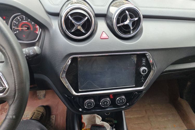 Soueast DX3 2018 #15 Soueast DX3 2018 صورة سيارة #15