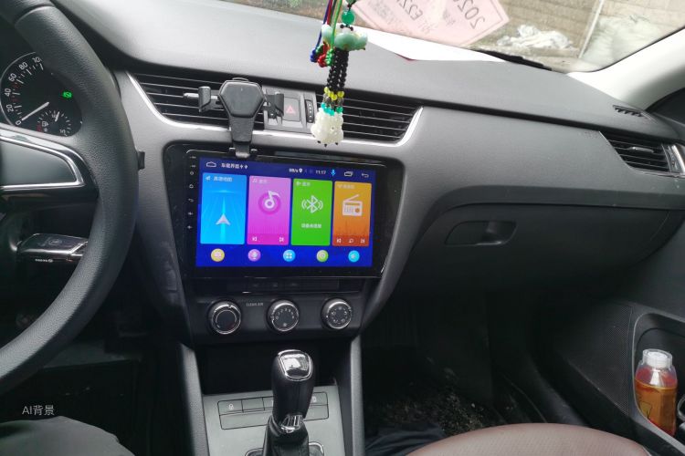 Skoda Octavia 2018 car image #15