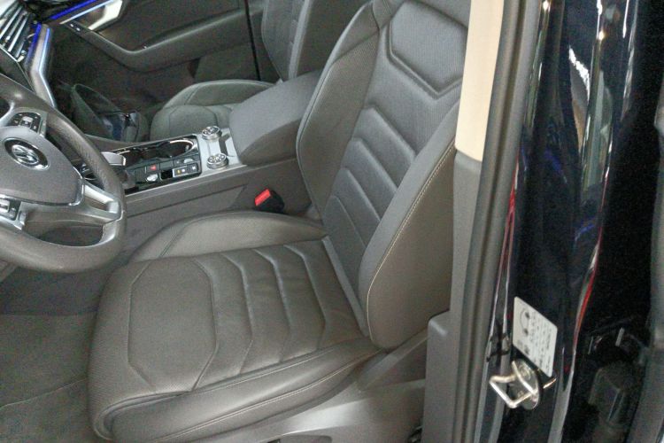 Volkswagen Touareg 2020 car image #15