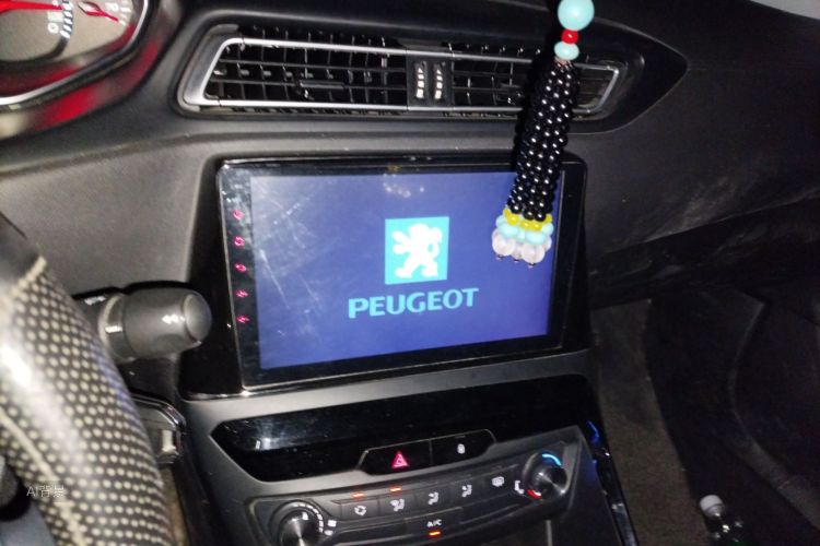 Peugeot 308 2017 car image #15
