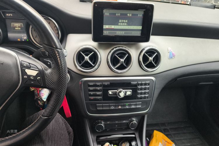 Mercedes-Benz GLA Class 2015 car image #15