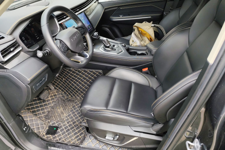 Lynk & Co 01 2024 car image #15