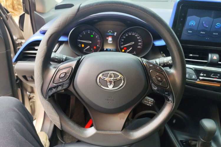 Toyota C-HR 2022 car image #15
