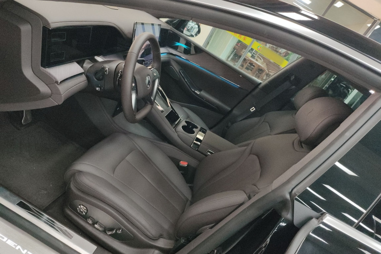 Denza Z9 2024 car image #15