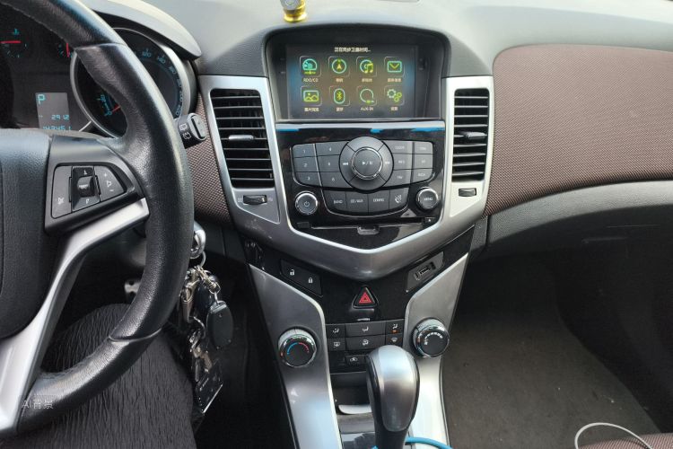 Chevrolet Cruze 2014 immagine di auto #15