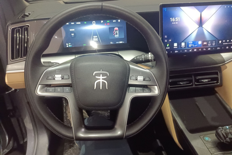 BYD SongL DM-i 2024 #15 BYD SongL DM-i 2024 car image #15