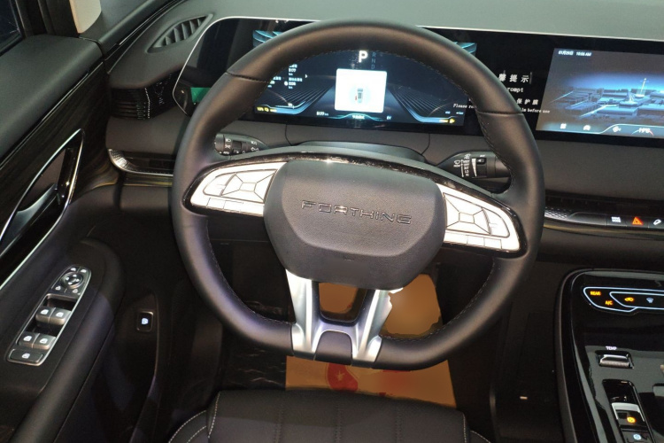 Forthing V9 2025 car image #15