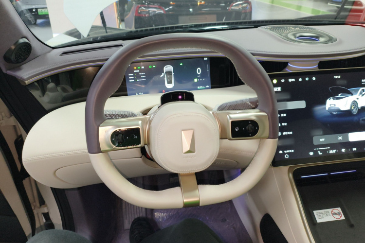 Avatr 11 2025 #15 Avatr 11 2025 car image #15