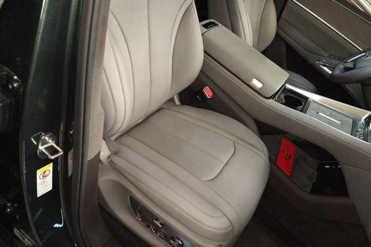 Denza N9 2025 car image #15