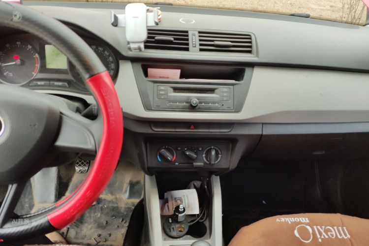 Skoda Fabia 2016 immagine di auto #15