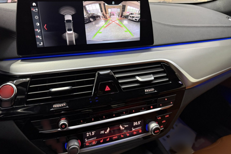 BMW M5 2018 car image #15