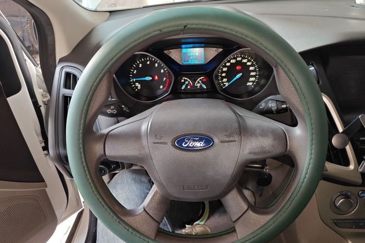 Ford Focus 2015 #15 Ford Focus 2015 car image #15