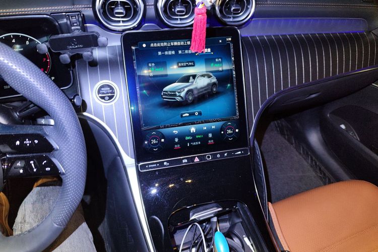 Mercedes-Benz GLC Class 2024 immagine di auto #15