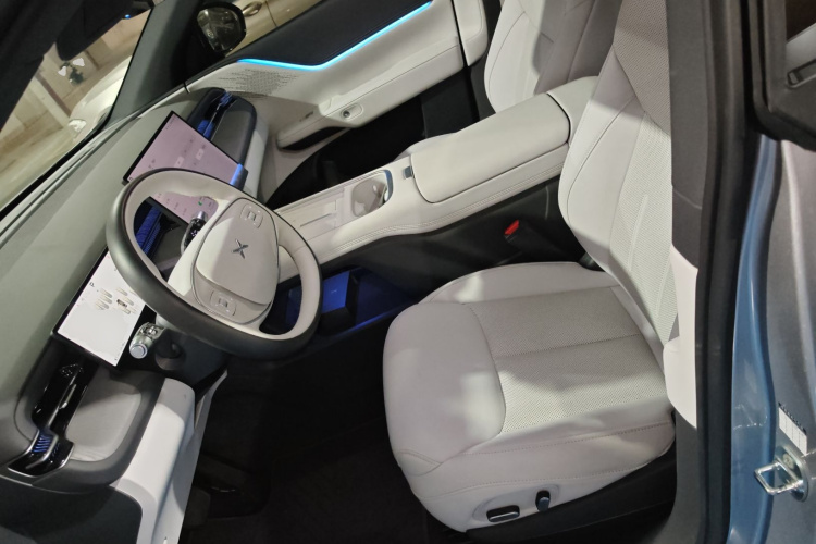 Xpeng G6 2025 صورة سيارة #15