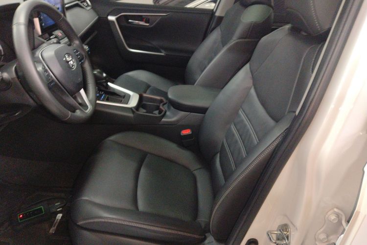 Toyota RAV4 2023 car image #15