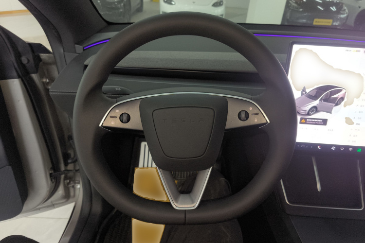 特斯拉 Model Y L 2025 汽车图片 #15