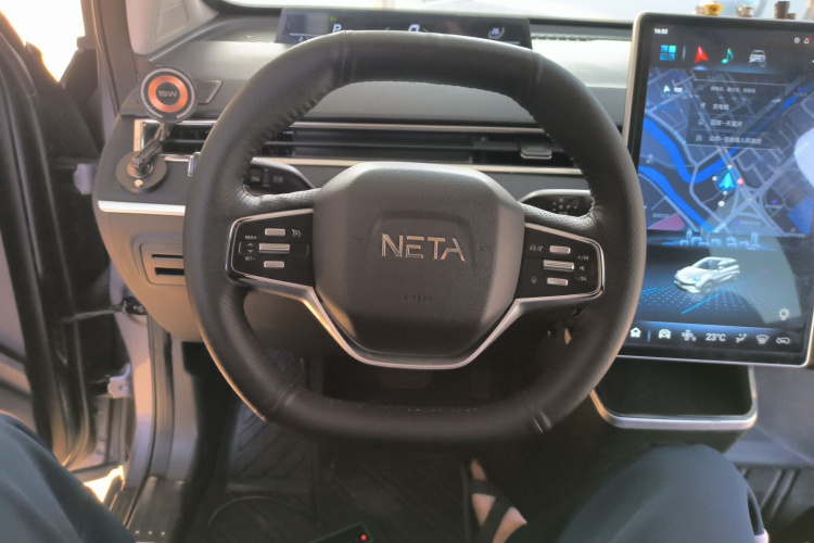 哪吒汽车 哪吒V 2021 汽车图片 #15