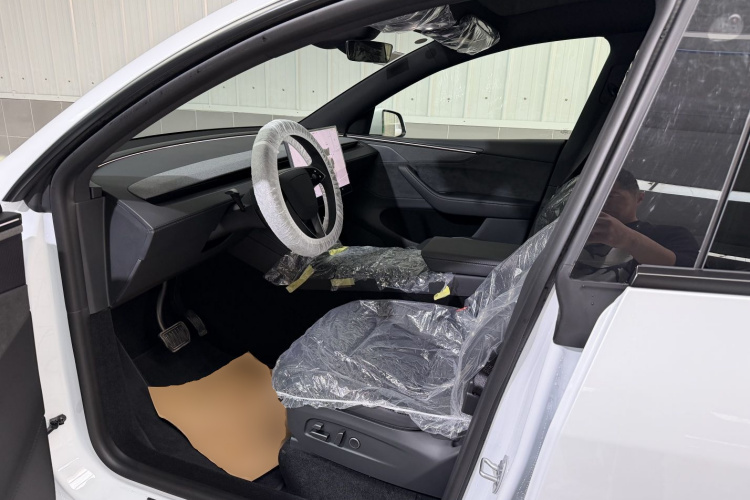 特斯拉 Model Y L 2025 汽车图片 #15