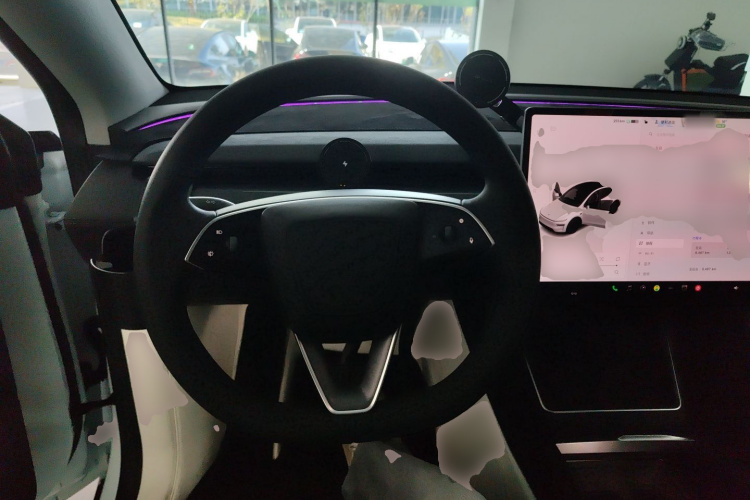 Tesla Model Y 2025 car image #15
