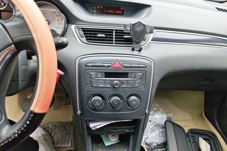 Peugeot 308 2015 car image #15