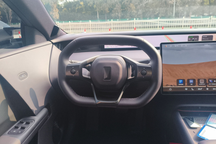 Avatr 06 2025 car image #15