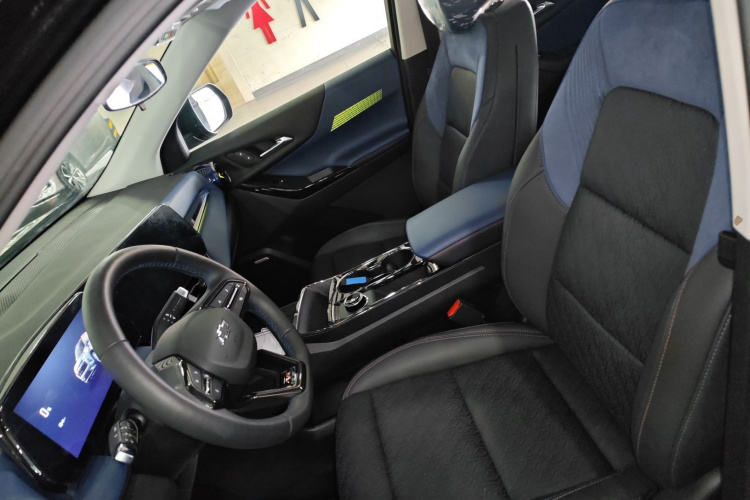 Chevrolet Equinox Plus 2025 car image #15