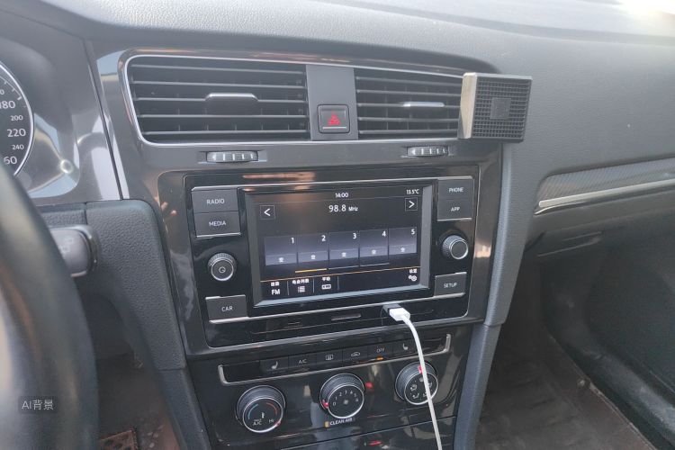 Volkswagen Golf 2018 car image #15