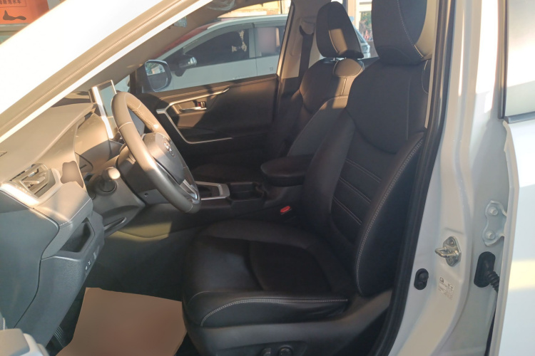 Toyota RAV4 2022 car image #15