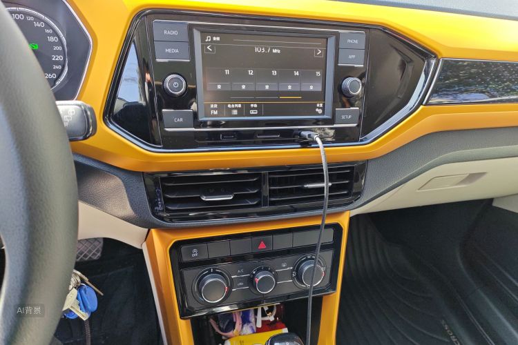 Volkswagen T-Cross 2019 #15 Volkswagen T-Cross 2019 car image #15
