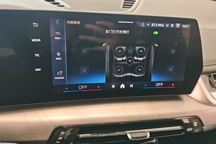 BMW iX1 2025 car image #15