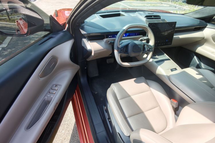 Lynk & Co 2024 car image #15