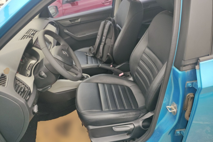 Skoda Fabia 2015 изображение автомобиля #15