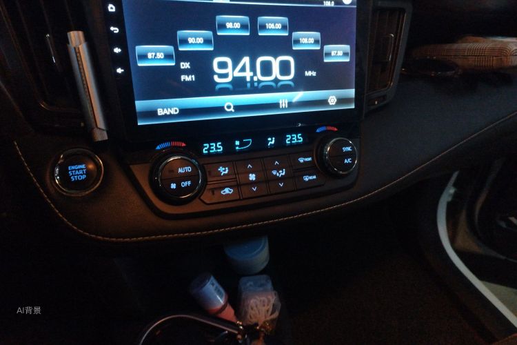 Toyota RAV4 2018 car image #15