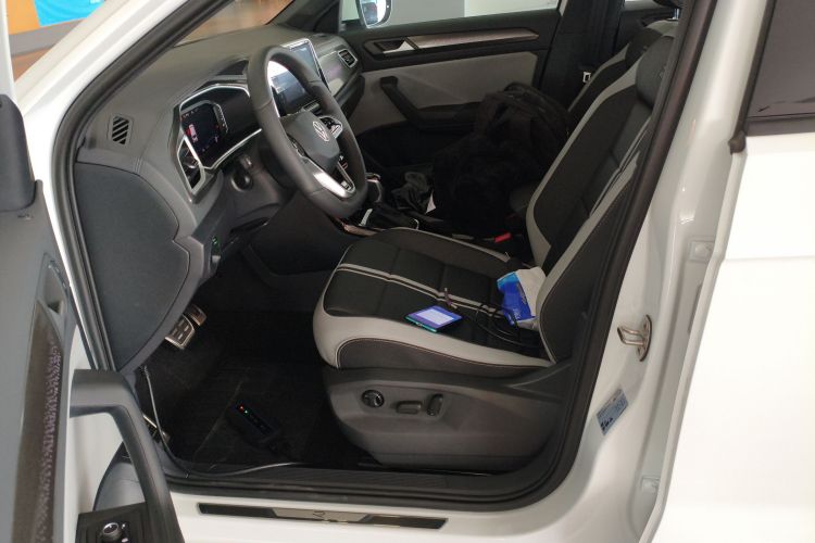 T-Roc 2025 car image #15