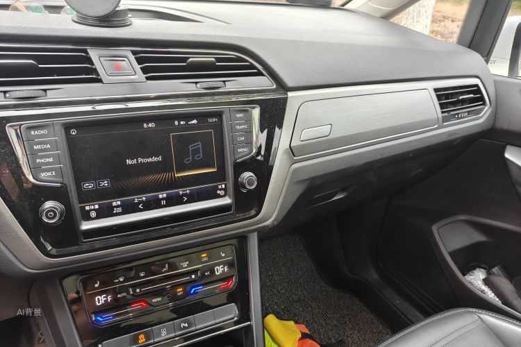 Volkswagen Touran 2021 car image #15