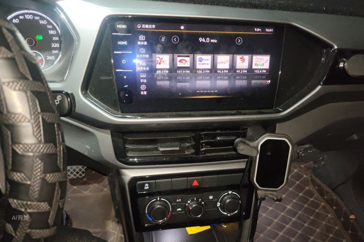 Volkswagen T-Cross 2021 #15 Volkswagen T-Cross 2021 car image #15