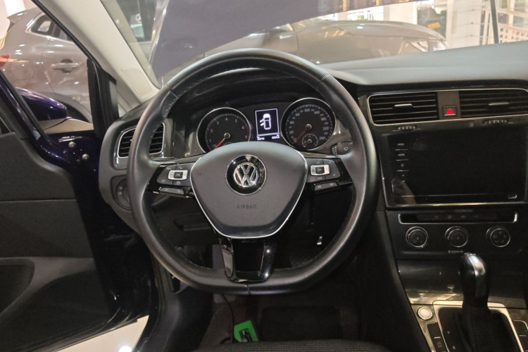 Volkswagen Golf 2020 car image #15