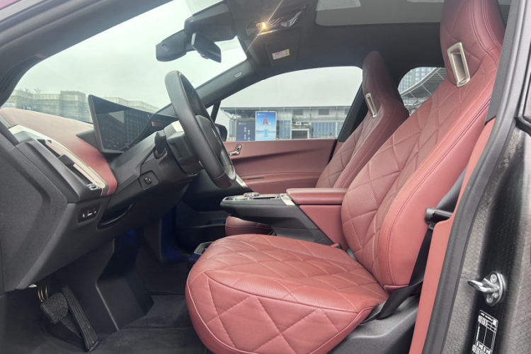 BMW iX 2024 car image #15