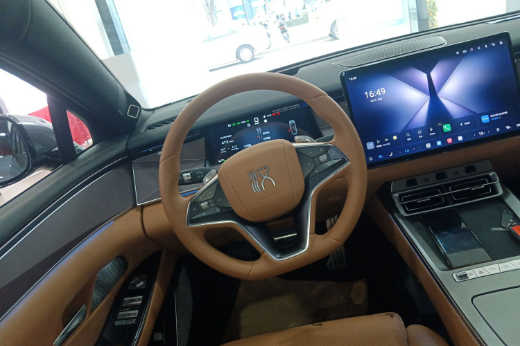 BYD HanL 2025 #15 BYD HanL 2025 car image #15