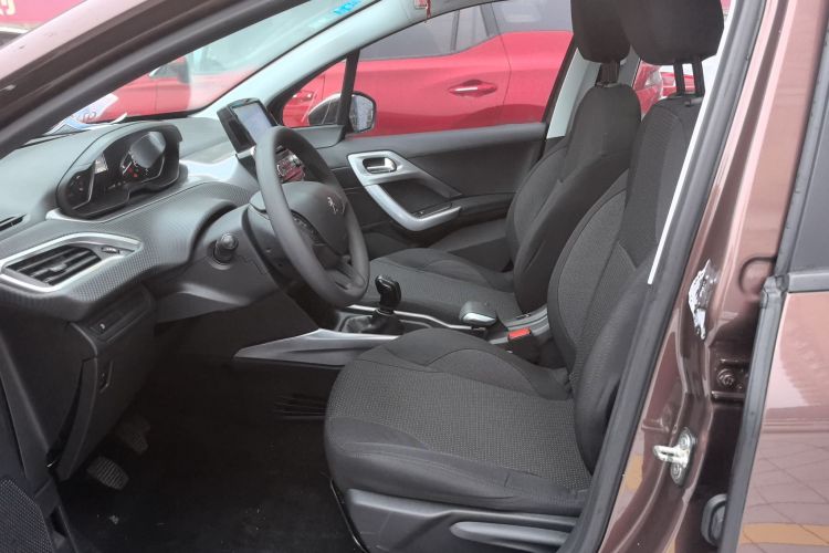 Peugeot 2008 2014 car image #15