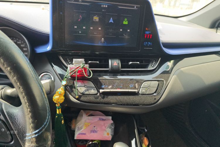 Toyota C-HR 2018 imagem de carro #15