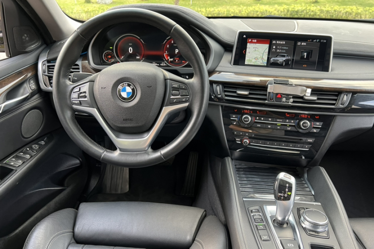 BMW X6 2018 car image #15