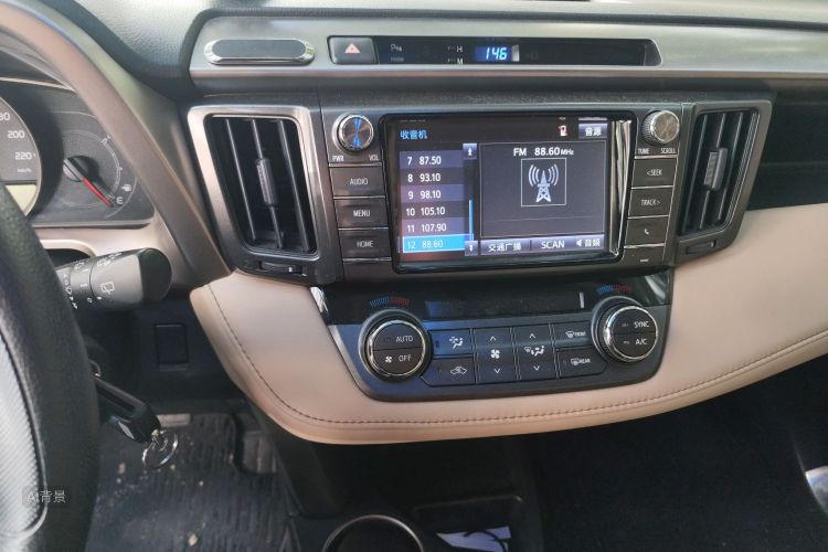 Toyota RAV4 2015 #15 Toyota RAV4 2015 car image #15
