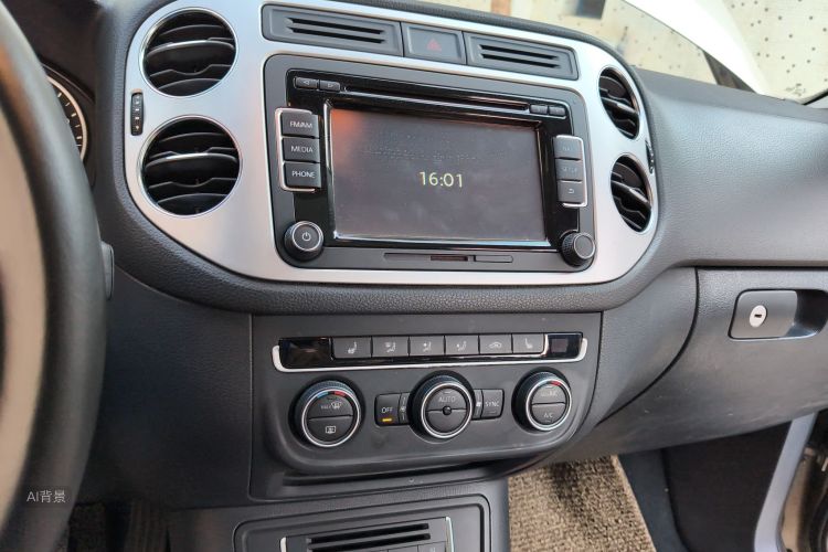 Volkswagen Tiguan 2015 immagine di auto #15