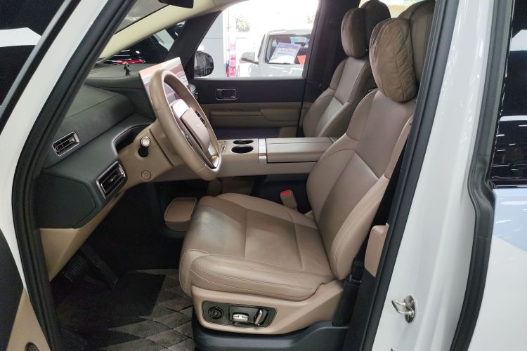 理想汽车 理想MEGA 2025 汽车图片 #15